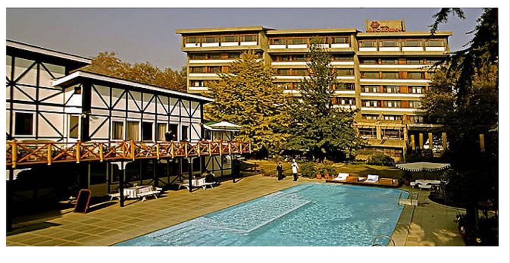 Hotel Broadway Srīnagar Exterior foto